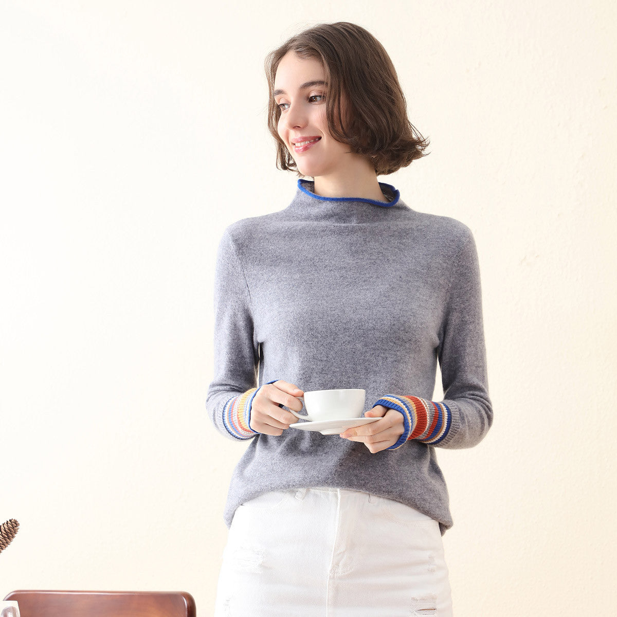 100% Cashmere Knit Sweater with Colorful Cuffs and Collar