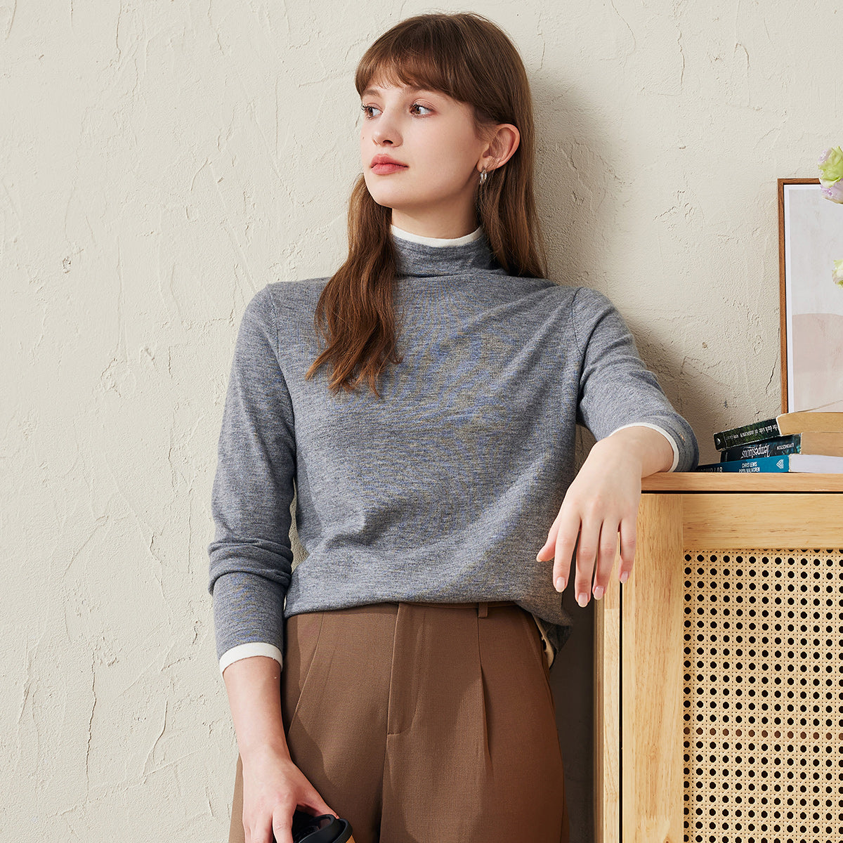 100% Wool Elegant Lightweight Turtleneck Sweater