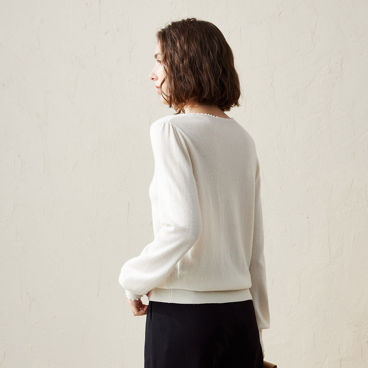 100% Cashmere Elegant Pearl-Trimmed Knit Sweater