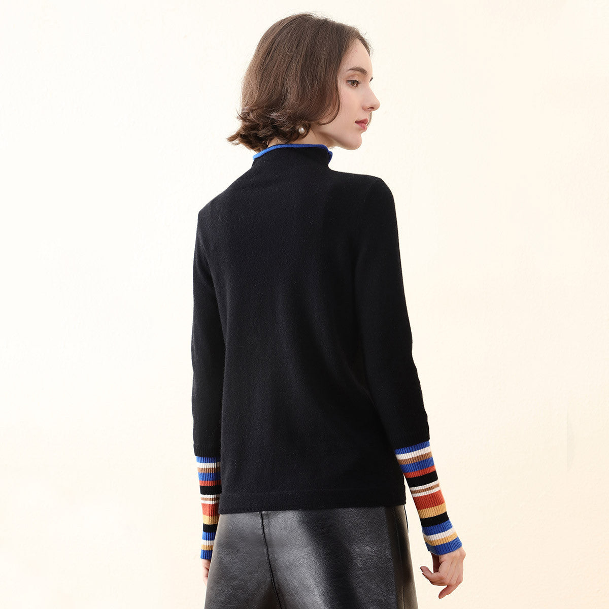 100% Cashmere Knit Sweater with Colorful Cuffs and Collar