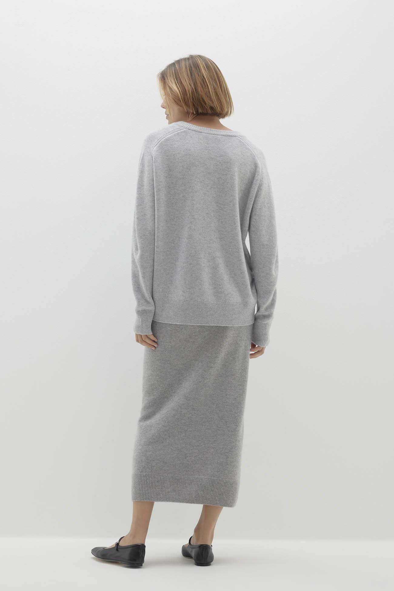 SYDNEY V-NECK CASHMERE SWEATER