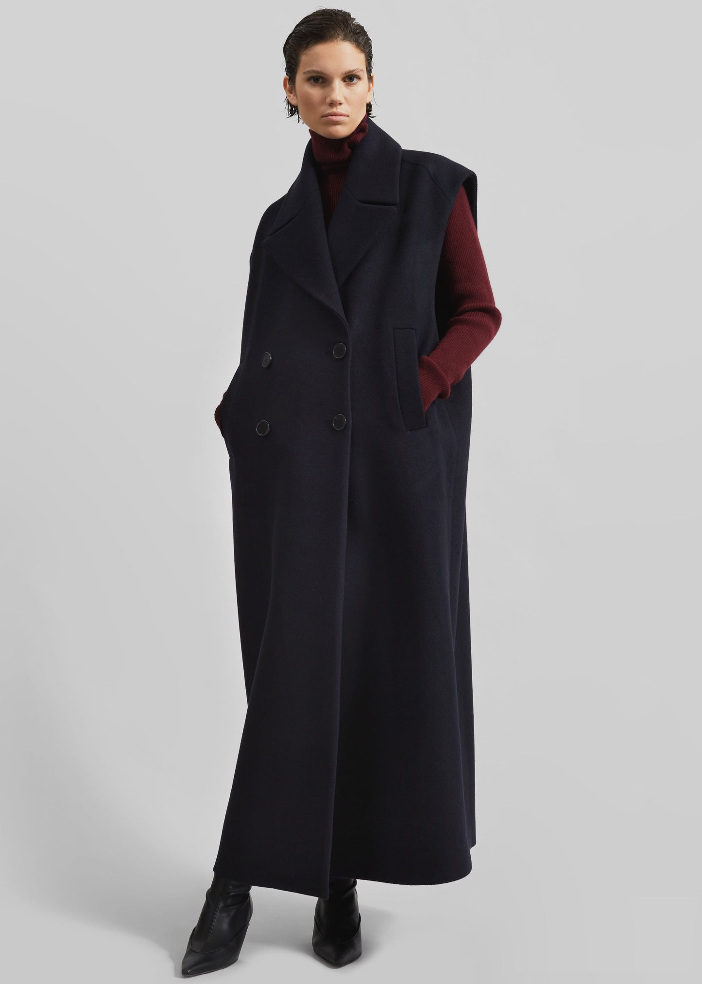 Kesti Sleeveless Long Coat - Dark Navy