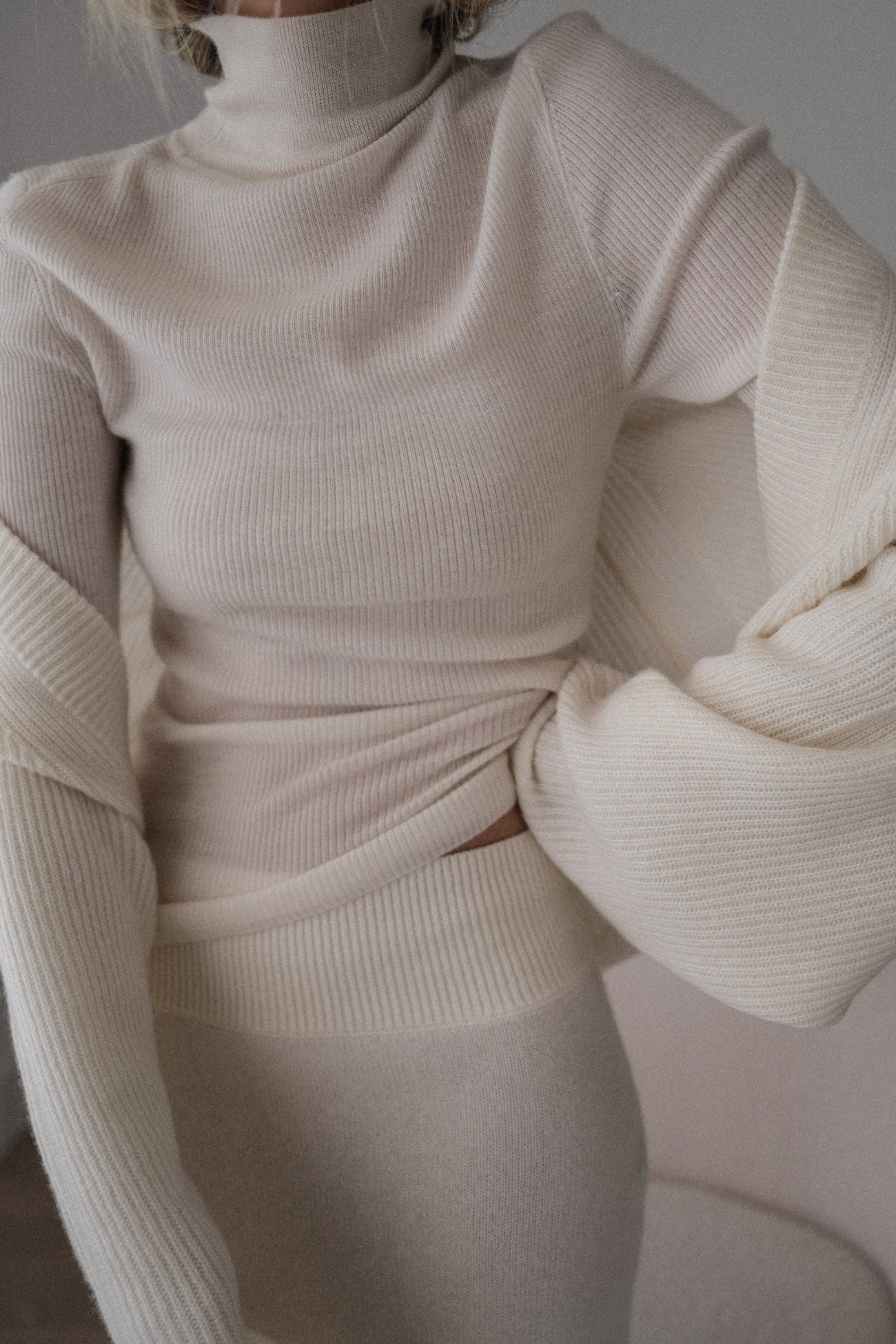 RUMER FITTED CASHMERE TURTLENECK