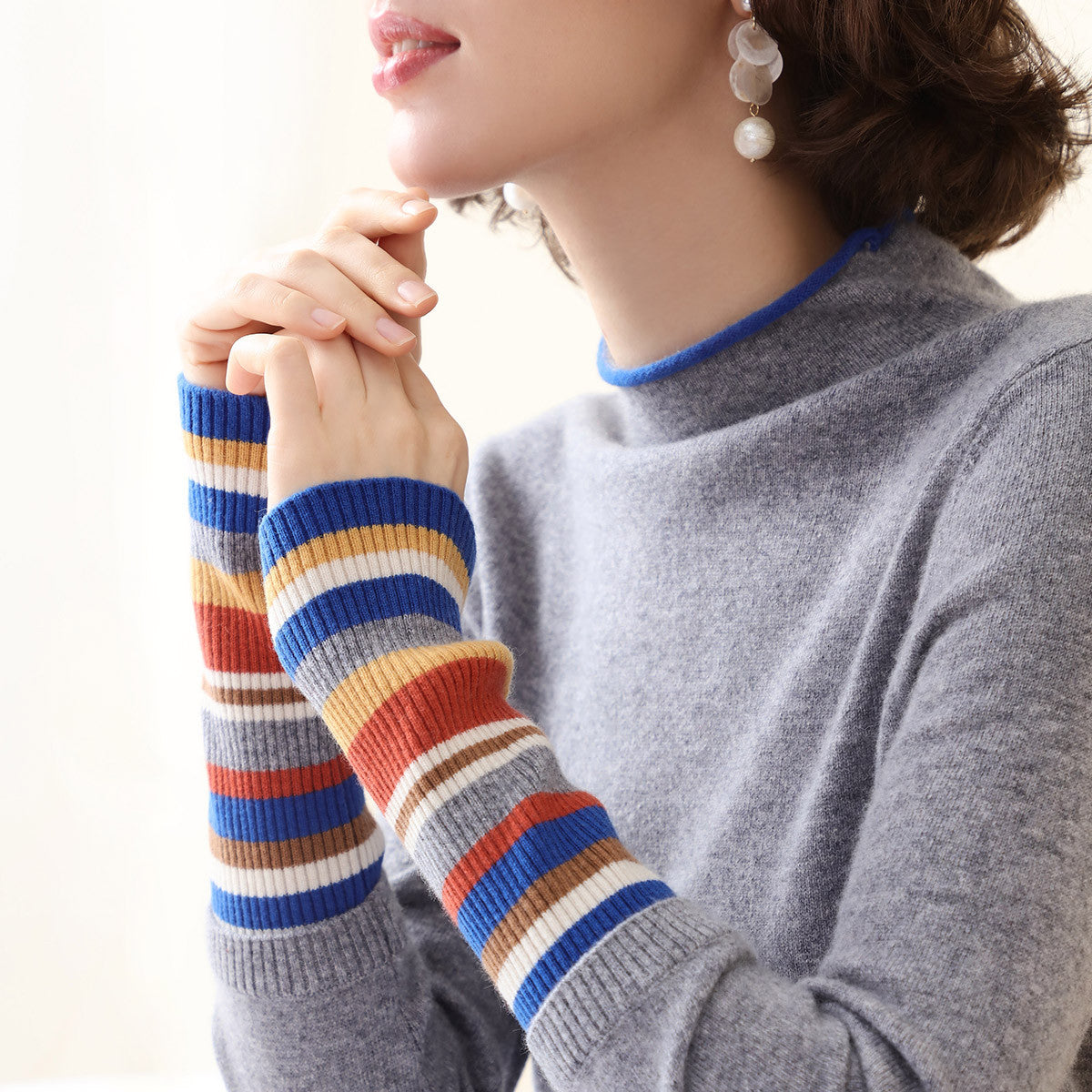 100% Cashmere Knit Sweater with Colorful Cuffs and Collar