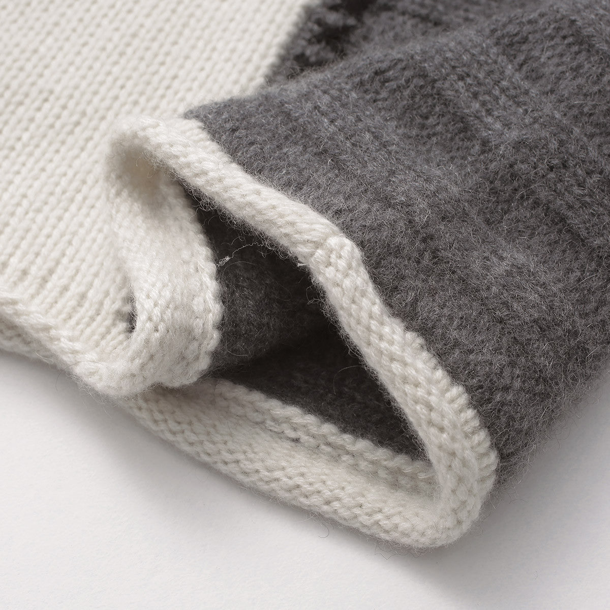 100% Cashmere Color Block Turtleneck Knit Sweater